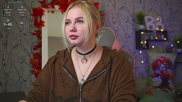 Snapshot of Moon_Valkyrie chatting on October 10, 2025, 8:04 am Moon Valkyrie online show from October 10, 2025, 8:04 am