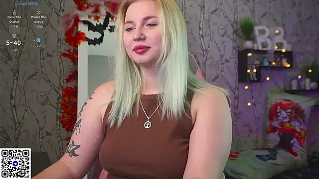 Snapshot of Moon_Valkyrie chatting on November 2, 2025, 7:13 am Moon Valkyrie online show from November 2, 2025, 7:13 am