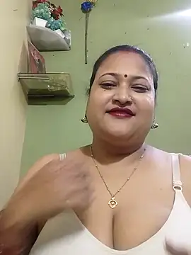 Snapshot of Mona_love143 chatting on October 14, 2025, 11:22 am Mona love143 online show from October 14, 2025, 11:22 am