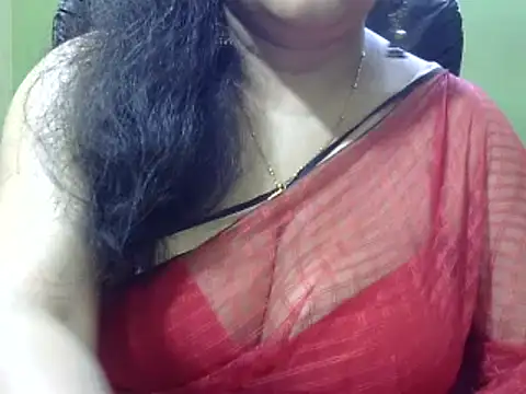 Snapshot of Mona_love143 chatting on November 4, 2025, 1:04 pm Mona love143 online show from November 4, 2025, 1:04 pm