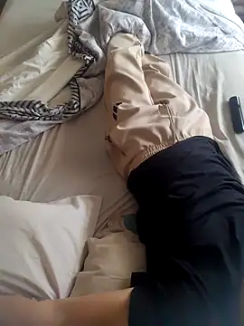 Snapshot of LuqenZo chatting on February 27, 2026, 5:13 pm LuqenZo online show from February 27, 2026, 5:13 pm