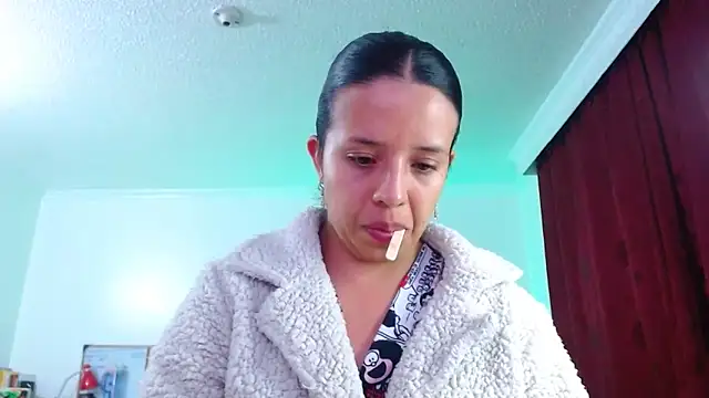 VALERY MEER online show from October 19, 2025, 12:35 am