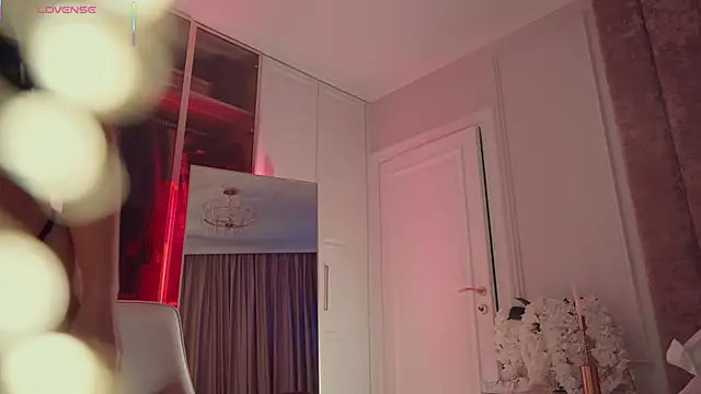 MilaDYstarlight online show from October 21, 2025, 9:14 pm