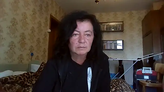 Snapshot of GypsiQueen2 chatting on July 11, 2026, 7:52 am GypsiQueen2 online show from July 11, 2026, 7:52 am