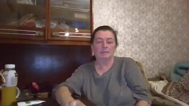 GypsiQueen2 online show from October 24, 2025, 4:17 pm