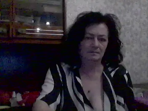 Snapshot of GypsiQueen2 chatting on March 9, 2025, 8:42 pm GypsiQueen2 online show from March 9, 2025, 8:42 pm