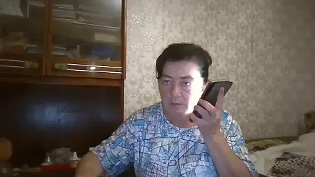 Snapshot of GypsiQueen2 chatting on September 19, 2025, 6:56 pm GypsiQueen2 online show from September 19, 2025, 6:56 pm