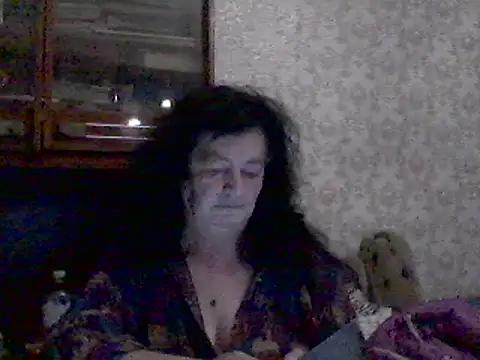 Snapshot of GypsiQueen2 chatting on March 6, 2025, 9:20 pm GypsiQueen2 online show from March 6, 2025, 9:20 pm