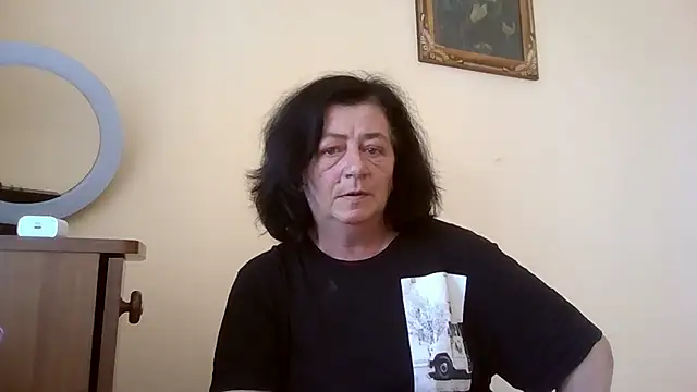 Snapshot of GypsiQueen2 chatting on June 21, 2026, 1:28 pm GypsiQueen2 online show from June 21, 2026, 1:28 pm