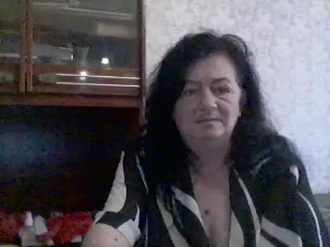 Snapshot of GypsiQueen2 chatting on March 10, 2025, 10:28 am GypsiQueen2 online show from March 10, 2025, 10:28 am