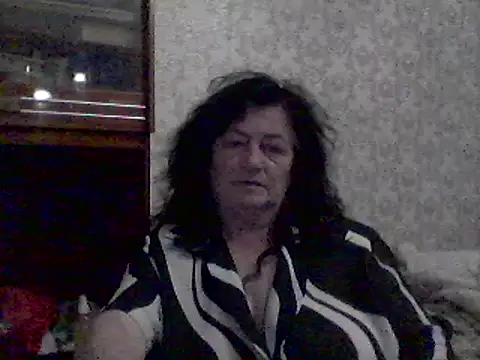 Snapshot of GypsiQueen2 chatting on March 17, 2025, 8:09 pm GypsiQueen2 online show from March 17, 2025, 8:09 pm