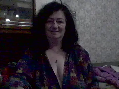Snapshot of GypsiQueen2 chatting on March 16, 2025, 8:21 pm GypsiQueen2 online show from March 16, 2025, 8:21 pm