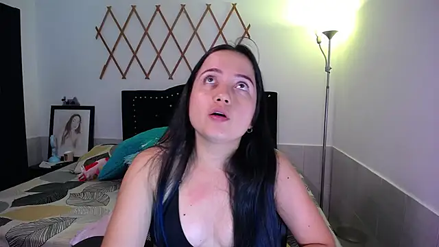 Snapshot of naughty_girl_4u chatting on September 18, 2025, 8:23 pm naughty girl 4u online show from September 18, 2025, 8:23 pm
