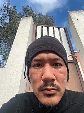 juniiorre online show from October 31, 2025, 10:34 am