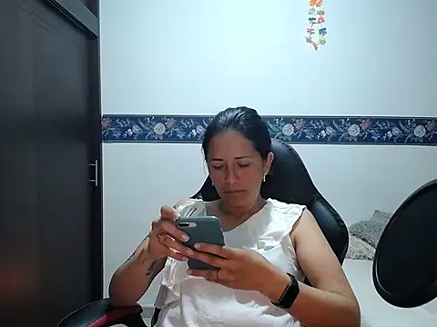 Snapshot of sharoon_cheerry chatting on September 10, 2025, 9:52 am sharoon cheerry online show from September 10, 2025, 9:52 am