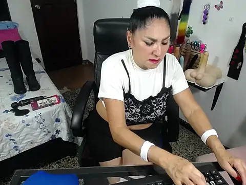 Snapshot of mature_bigboobs10 chatting on March 1, 2026, 4:12 am mature bigboobs10 online show from March 1, 2026, 4:12 am