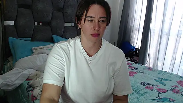 sara hott 1 online show from February 26, 2026, 8:20 pm