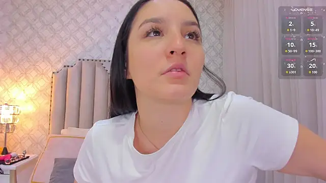 Pia Johnson  online show from April 14, 2026, 11:48 am