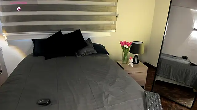 MERIDA TAYLOR online show from April 18, 2026, 1:24 pm