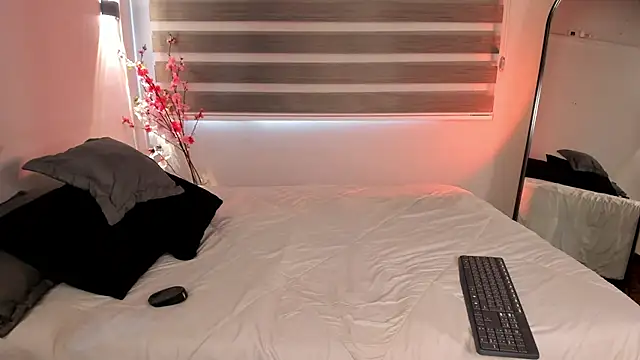 Snapshot of MERIDA_TAYLOR chatting on September 13, 2025, 1:11 pm MERIDA TAYLOR online show from September 13, 2025, 1:11 pm