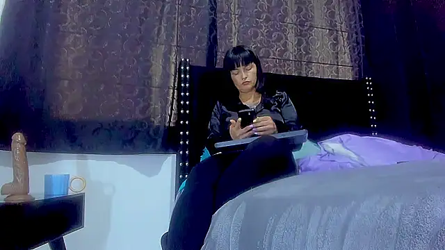Snapshot of amareto_queen chatting on September 30, 2025, 8:26 pm amareto queen online show from September 30, 2025, 8:26 pm