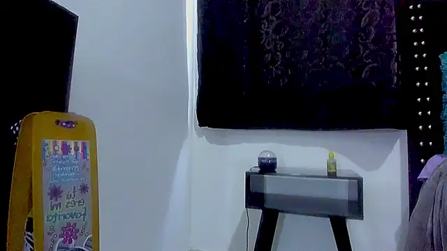 Snapshot of amareto_queen chatting on September 25, 2025, 9:43 pm amareto queen online show from September 25, 2025, 9:43 pm