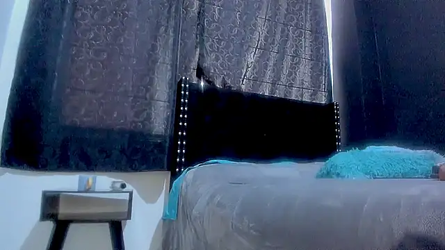 Snapshot of amareto_queen chatting on October 4, 2025, 7:37 pm amareto queen online show from October 4, 2025, 7:37 pm