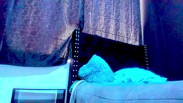 amareto queen online show from February 2, 2026, 7:24 pm