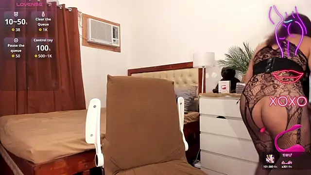 Snapshot of Lustrous_Nathalie chatting on September 26, 2025, 2:29 am Lustrous Nathalie online show from September 26, 2025, 2:29 am