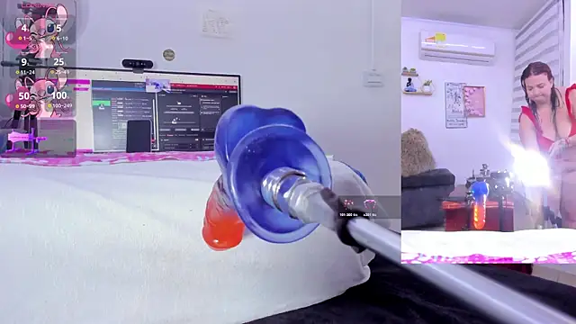 Snapshot of Soraya_Davis chatting on November 10, 2025, 9:14 am Soraya Davis online show from November 10, 2025, 9:14 am