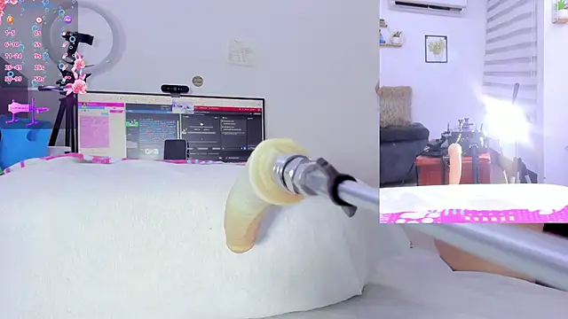 Snapshot of Soraya_Davis chatting on November 2, 2025, 9:14 am Soraya Davis online show from November 2, 2025, 9:14 am