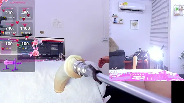 Snapshot of Soraya_Davis chatting on October 19, 2025, 9:12 am Soraya Davis online show from October 19, 2025, 9:12 am