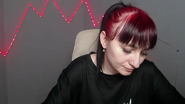 NinaFlawlees online show from March 7, 2026, 1:27 pm