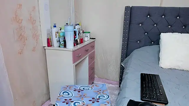 CanndyBrunett online show from April 18, 2026, 8:20 pm