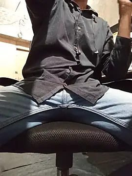 robinsan1010 online show from June 26, 2026, 4:24 pm