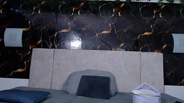 adriscute online show from April 10, 2026, 7:10 pm