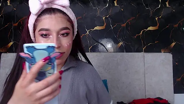 adriscute online show from April 16, 2026, 9:50 pm