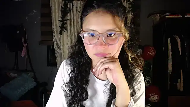 Hathorlove online show from December 17, 2025, 3:22 am