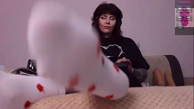 Luna Blake online show from November 17, 2025, 1:48 pm