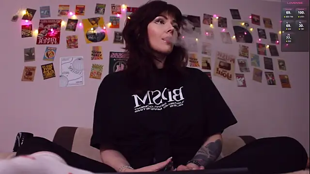 Snapshot of Luna_Blake chatting on December 21, 2025, 12:51 pm Luna Blake online show from December 21, 2025, 12:51 pm