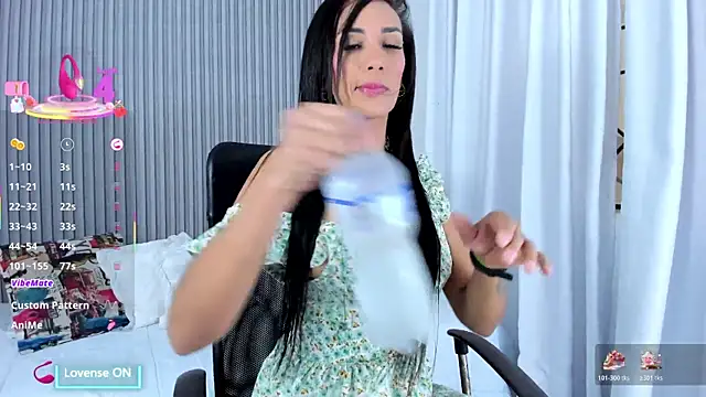 nayelii d online show from December 15, 2025, 12:44 pm