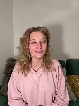 Snapshot of MileySummer chatting on February 7, 2025, 7:38 pm MileySummer online show from February 7, 2025, 7:38 pm
