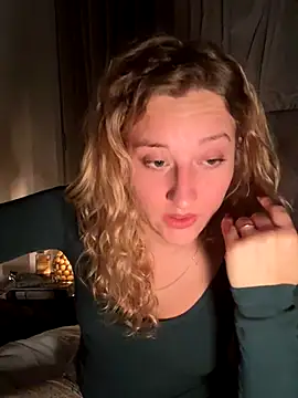 Snapshot of MileySummer chatting on November 30, 2025, 4:19 pm MileySummer online show from November 30, 2025, 4:19 pm