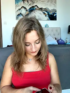 Snapshot of MileySummer chatting on October 25, 2025, 10:36 am MileySummer online show from October 25, 2025, 10:36 am