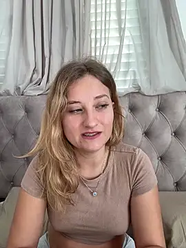 Snapshot of MileySummer chatting on December 18, 2025, 9:58 am MileySummer online show from December 18, 2025, 9:58 am