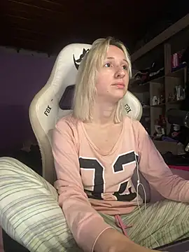 bunnydark00 online show from June 11, 2026, 4:53 am
