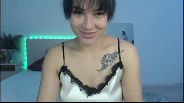 Snapshot of RoxannePure chatting on September 23, 2025, 3:46 am RoxannePure online show from September 23, 2025, 3:46 am