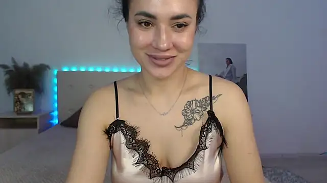 Snapshot of RoxannePure chatting on November 17, 2025, 3:43 am RoxannePure online show from November 17, 2025, 3:43 am