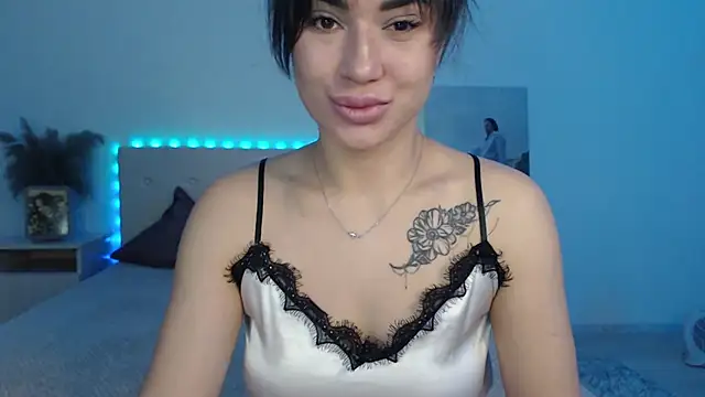 Snapshot of RoxannePure chatting on November 20, 2025, 4:24 am RoxannePure online show from November 20, 2025, 4:24 am