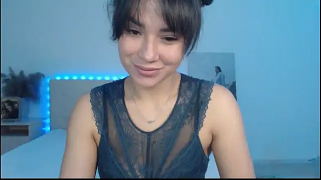 Snapshot of RoxannePure chatting on October 9, 2025, 3:40 am RoxannePure online show from October 9, 2025, 3:40 am